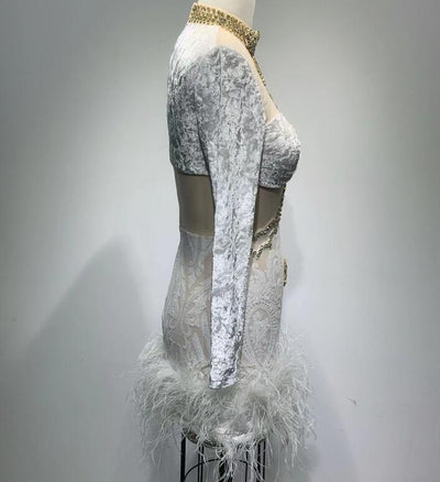 Vestido Ajustado Manga Larga con Diamantes y Plumas - Image 6