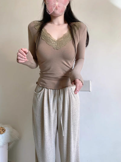 Blusa Base Elegante de Encaje con Cuello en V y Manga Larga - Image 24
