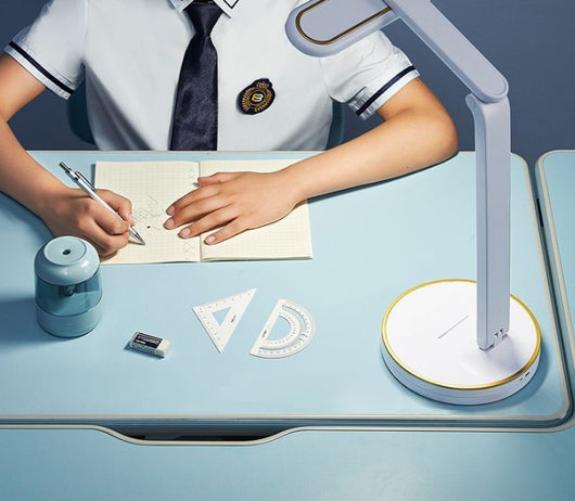 Lámpara de Escritorio Inteligente con Reloj, Carga Inalámbrica y Protección Visual - Image 9
