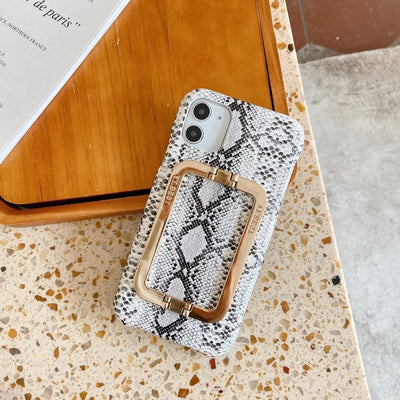 Funda Protectora con Patrón Geométrico y Soporte Metálico - Image 3