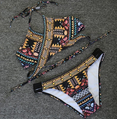 Bikini Étnico con Cruces en el Pecho - Diseño Sexy y Moderno - Image 4