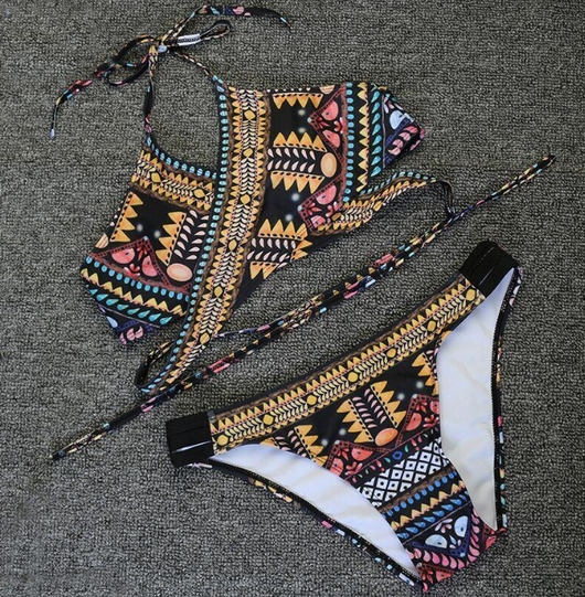 Bikini Étnico con Cruces en el Pecho - Diseño Sexy y Moderno - Image 4