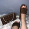 Sandalias y Pantuflas Cuadros con Bolsa Protectora