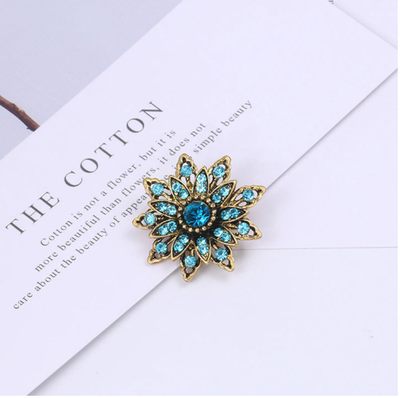 Broche Floral Dorado Vintage con Cristales y Brillantes