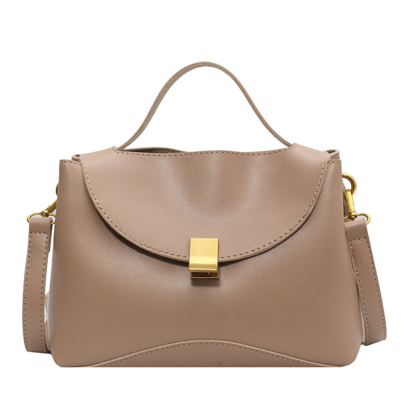 Bolso Bandolera de Cuero con Solapa Asimétrica