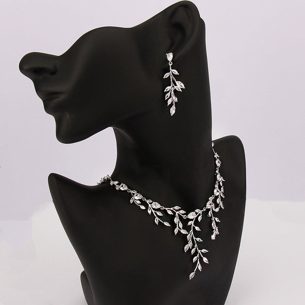 Collar Minimalista con Rama y Circonita - Diseño Europeo y Americano