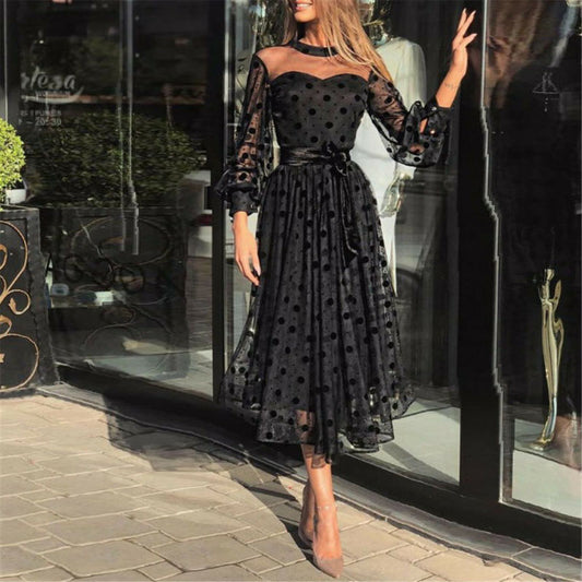 Vestido Negro con Lunares y Mangas de Malla Linterna