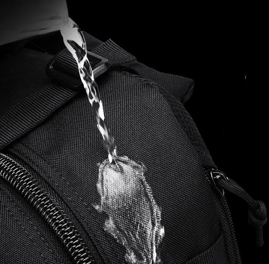 Mochila Táctica Impermeable para Aventuras al Aire Libre - Image 3