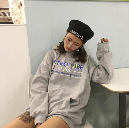 Sudadera Retro Vibes - Image 3