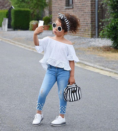Blusa infantil de algodón con cuello y mangas de encaje