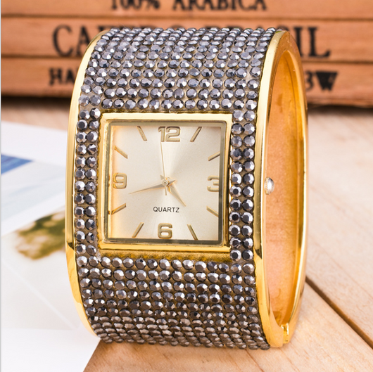 Reloj de Moda con Diamantes - Image 12