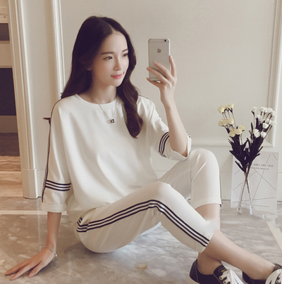 Conjunto Deportivo Casual Coreano para Adolescentes - Sudadera Suelta y Pantalón Capri con Rayas Laterales - Image 5