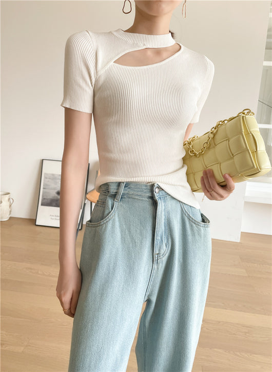 Blusa Escotada con Detalle en Clavícula - Image 9