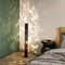 Lámpara Vertical Minimalista para Mesita de Noche con Luz de Ambiente