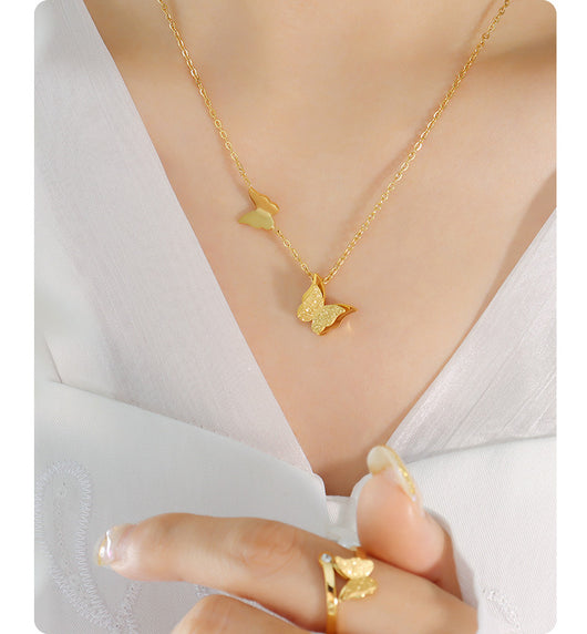 Conjunto de Joyería Titanio con Mariposas Texturizadas - Collar, Anillo y Aretes - Image 12
