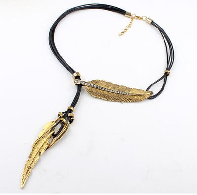 Collar Pendiente Multicapa con Borlas de Plumas y Hojas en Cuerda Negra - 3 Colores - Image 3