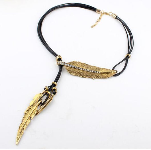 Collar Pendiente Multicapa con Borlas de Plumas y Hojas en Cuerda Negra - 3 Colores - Image 3