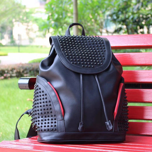 Mochila Urbana con Remaches - Estilo Versátil para Hombre y Mujer - Image 9