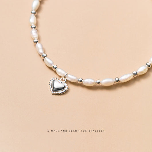 Pulsera de Perlas con Dije de Amor - Elegancia y Serenidad - Image 2