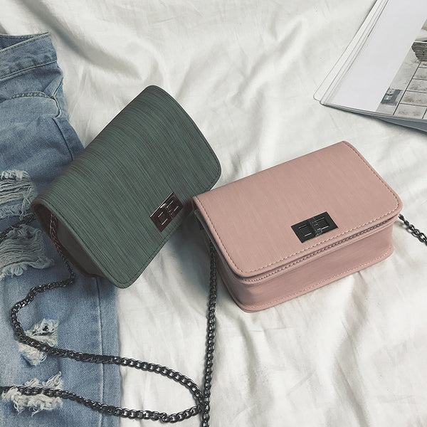 Bolso de Hombro Cuadrado con Cadena