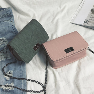 Bolso de Hombro Cuadrado con Cadena