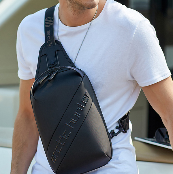 Bolsa Mensajero de Pecho para Hombre con Almacenamiento Inteligente