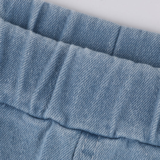 Playera Arcoíris con Cuello Redondo y Jeans Desgastados - Image 17