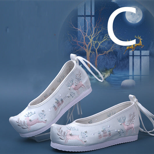 Zapatos Hanfu Bordados con Tacón Cuña y Adornos de Cuentas - Image 2