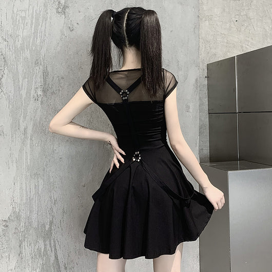 Vestido Transpirable de Malla Oscura con Diseño Patchwork - Image 5