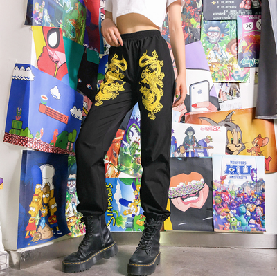 Pantalones Estampado Dragón con Diseño Floral - Image 4