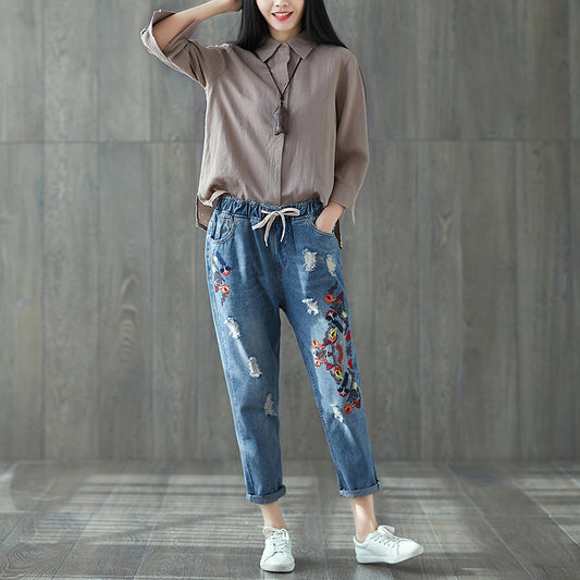 Jeans Cropped Rotos con Bordado Artístico y Cintura Elástica - Image 2