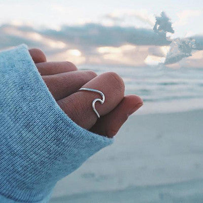 Anillo de Pareja Ondulado Brillante - Diseño Geométrico Minimalista