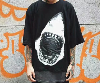 Camiseta Personalizada con Estampado de Tiburón - Image 2