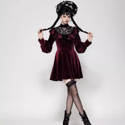 Vestido Gothic Elegancia en Terciopelo Rojo Oscuro