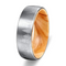 Anillo de Tungsteno Pulido con Incrustación de Madera de Pino