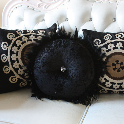 Almohada Decorativa Cuadrada con Broche Diamante y Pluma - Image 9