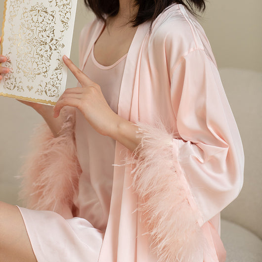 Pijama de Dos Piezas en Seda de Hielo con Plumas para Mujer - Image 3