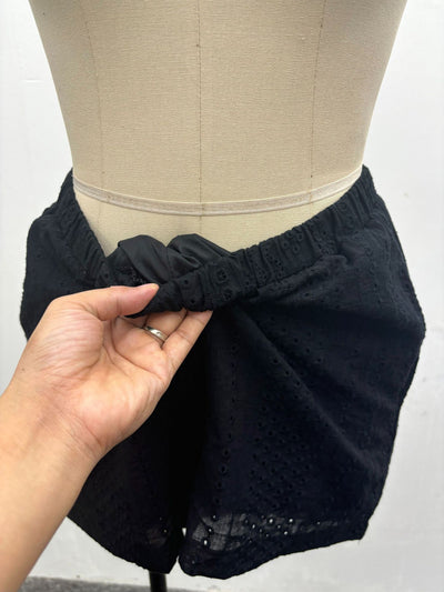 Blusa Corta con Cuello de Solapa y Detalles Calados para Mujer - Image 21