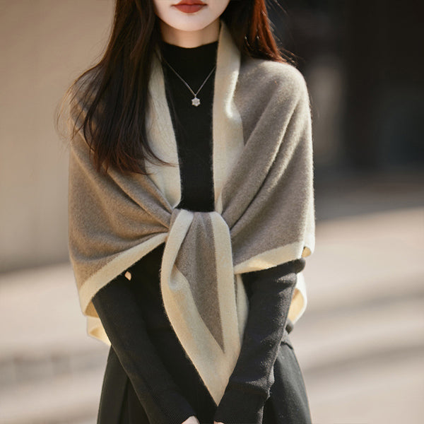 Chal Triangular Oversized en Lana Pura