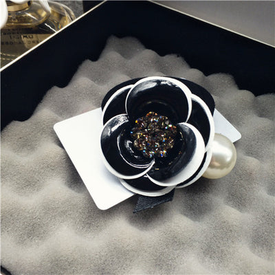 Adorno Camellia con Perlas y Cristales Brillantes - Image 4