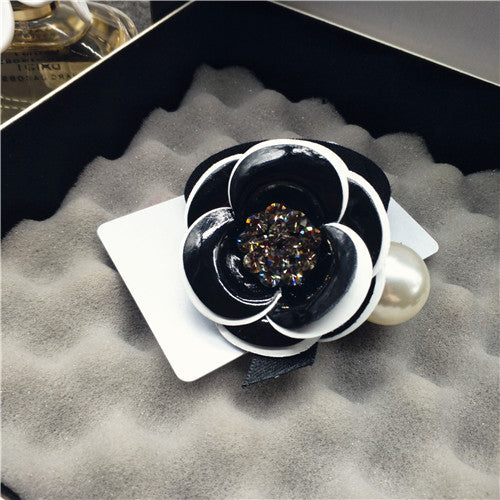 Adorno Camellia con Perlas y Cristales Brillantes - Image 4
