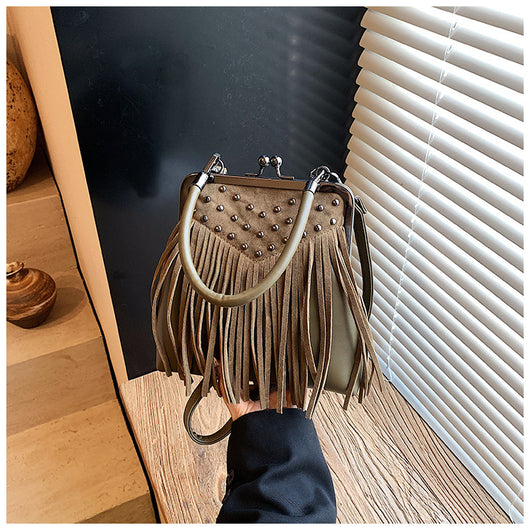Bolsa Retro de Hombro para Mujer con Remaches y Borlas - Image 29