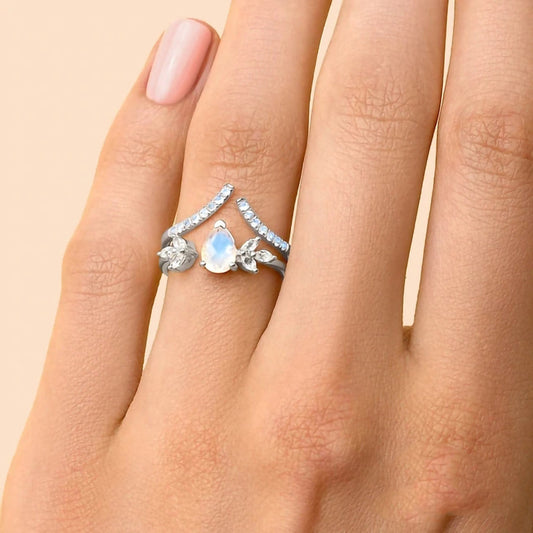 Anillo de Plata con Gota de Agua y Doble Capa de Diamantes para Mujer