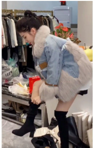 Parka Denim con Borde de Pelaje Sintético de Zorro - Image 10