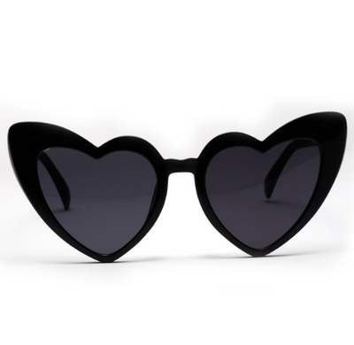 Light gray heart-shaped sunglasses with dark lenses, featuring a vintage-inspired plastic frame. - Image 4