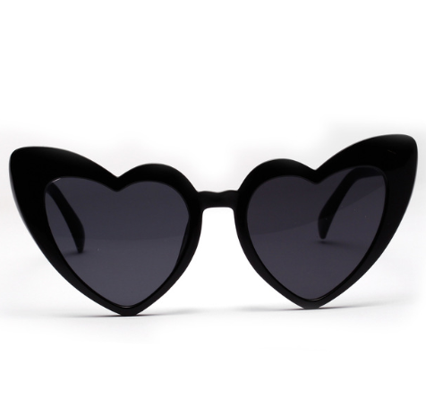 Light gray heart-shaped sunglasses with dark lenses, featuring a vintage-inspired plastic frame. - Image 4