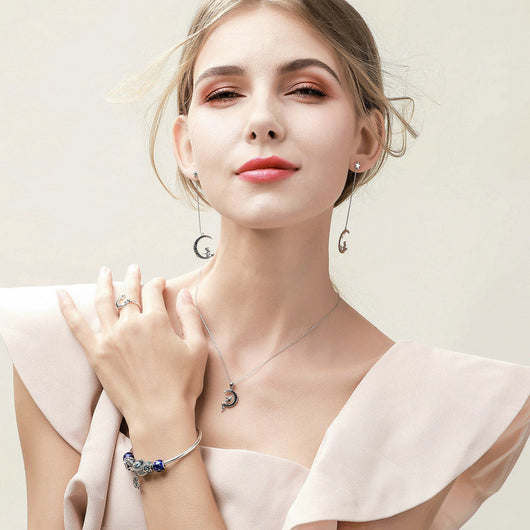 Aretes de Luna con Borlas