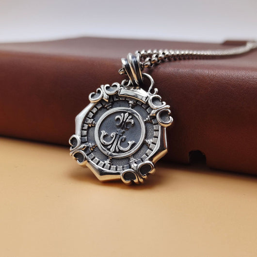 Dije Brújula de Acero Sterling Plateado para Hombre - Estilo Náutico - Image 8