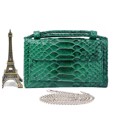 Cartera Clutch con Patrón Serpiente y Cadena Desmontable - Image 30