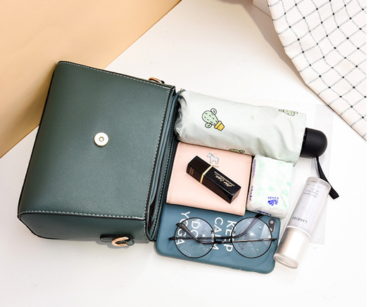 Bolso de Hombro con Cabeza de Venado y Borlas - Diseño Moderno para Mujer - Image 14